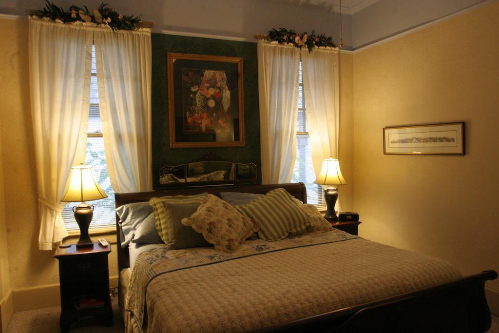 The Lattice Inn Montgomery Rum bild