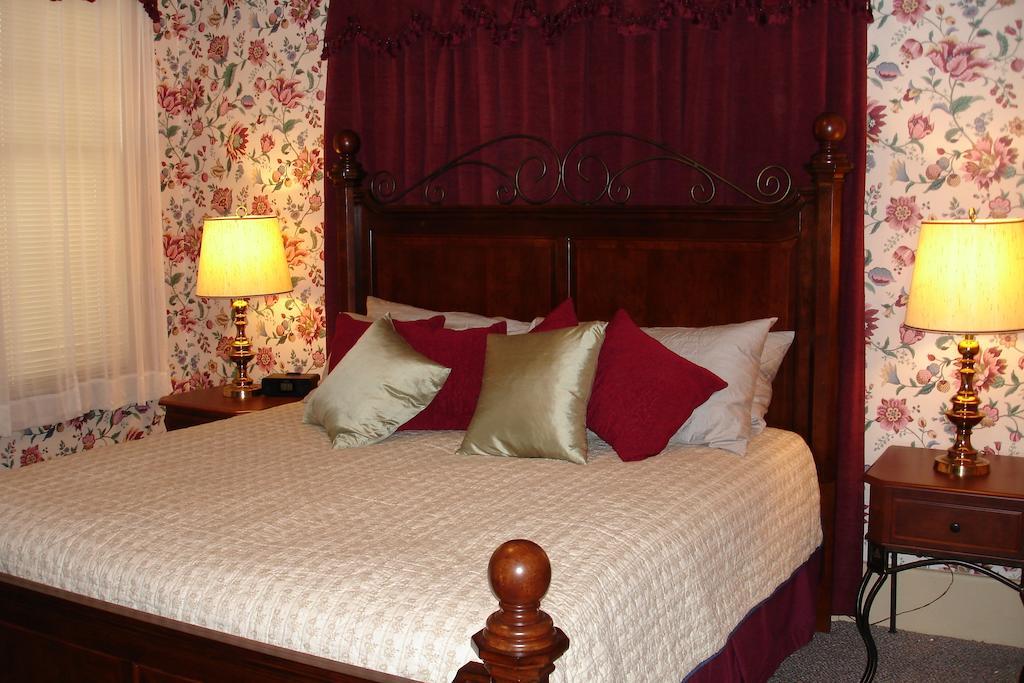 The Lattice Inn Montgomery Rum bild